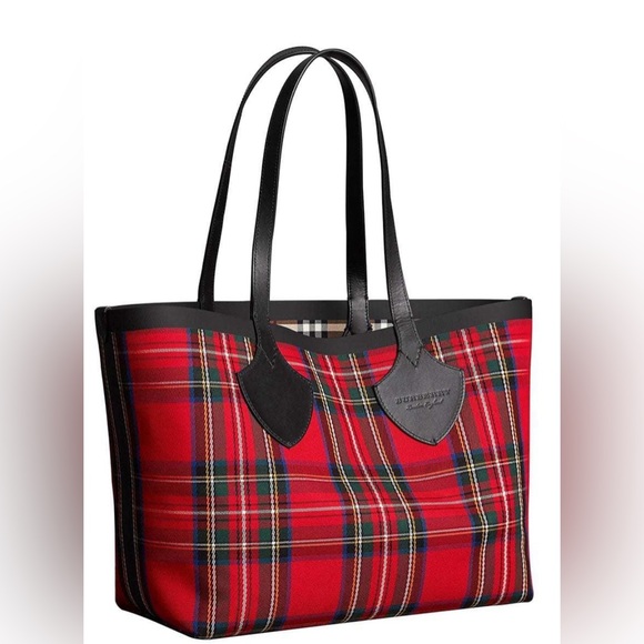 Burberry Vintage Check The Giant Reversible Tote - Picture 2 of 3